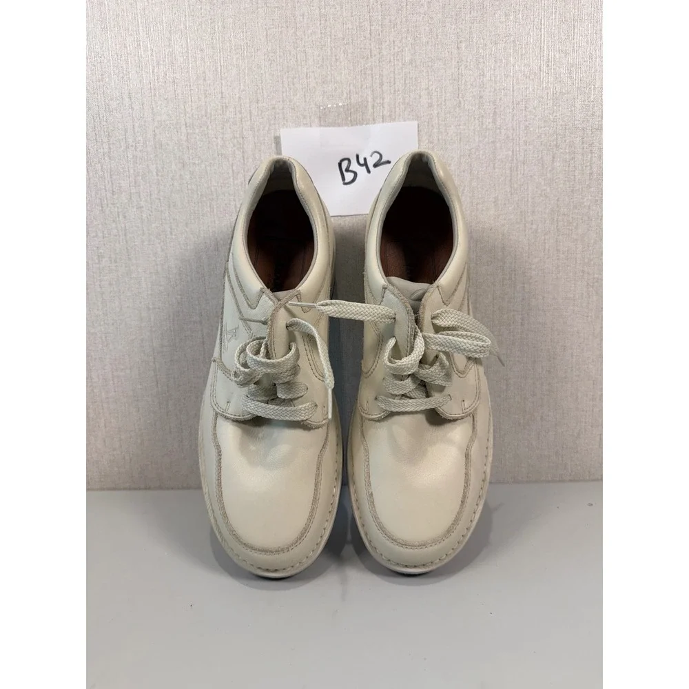 Mens Clarks Of England Biege Walking Shoes Size 12M